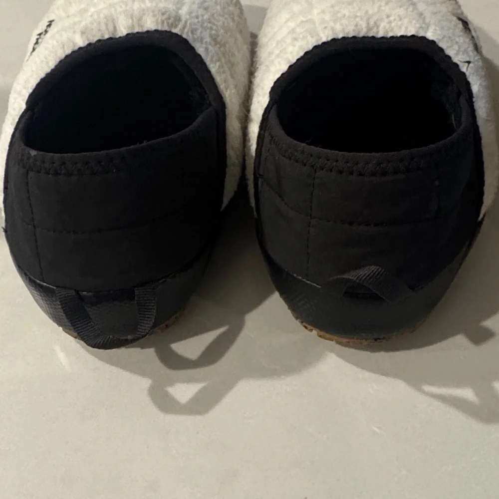 The North Face Thermoball Black and White Fleece - Size 8 - Picture 7 of 7